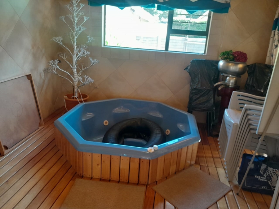 3 Bedroom Property for Sale in Protea Park North West